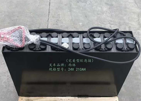 叉車蓄電池充電時產(chǎn)生電化學(xué)反應(yīng)需注意